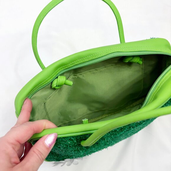 Archie McPhee Turf Purse with grass and daisy design - Picture 7 of 7